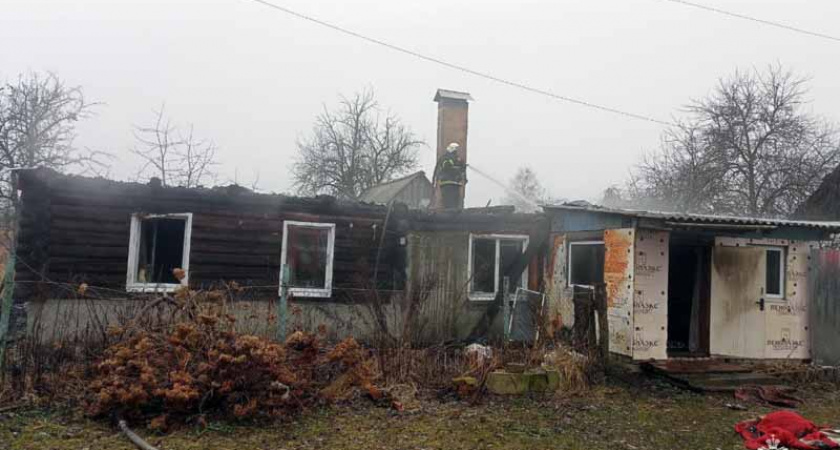 В Володарском районе Брянска сгорел жилой дом. О пострадавших не сообщается