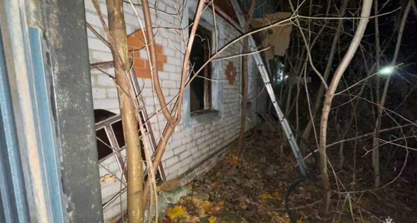 Пожар в Клинцах: в нежилом доме погиб неизвестный, его личность устанавливается