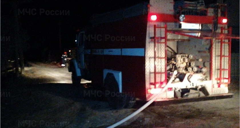 В Брянске сгорел дом у понтонного моста
