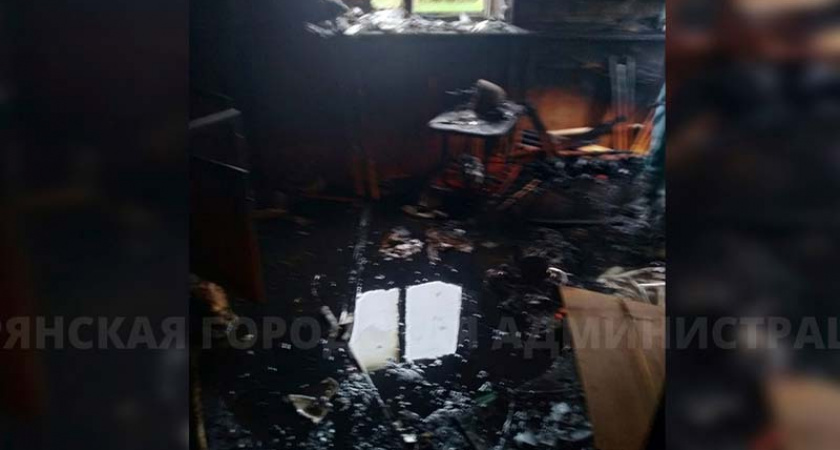 В Брянске на Полевой сгорел жилой дом. Пострадавших нет