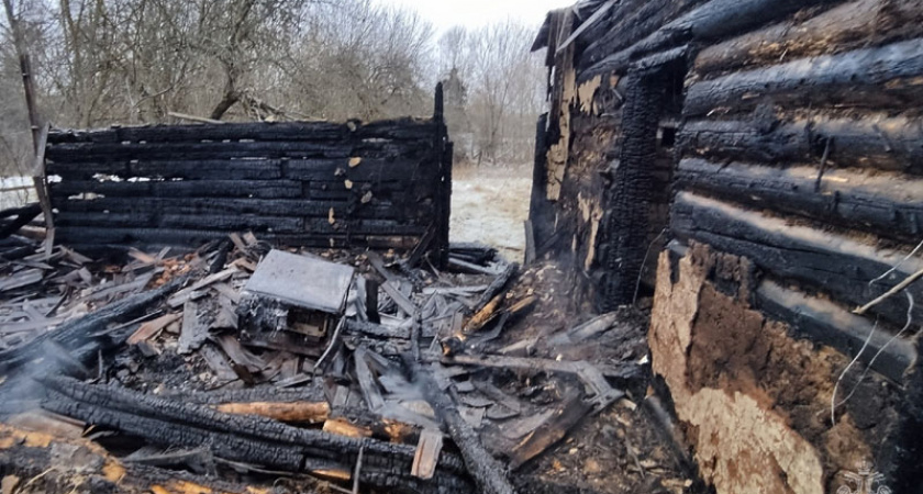 Житель Суражского района спас из огня пожилую соседку