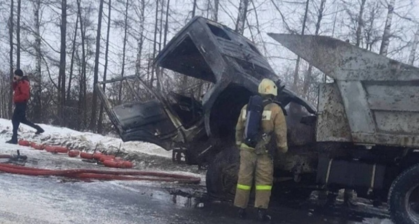 Пожар на брянской дороге: сгорел КамАЗ, жертв нет
