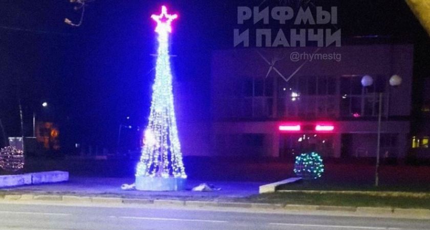 Брянская новогодняя ёлка 1 апреля стала всероссийским мемом
