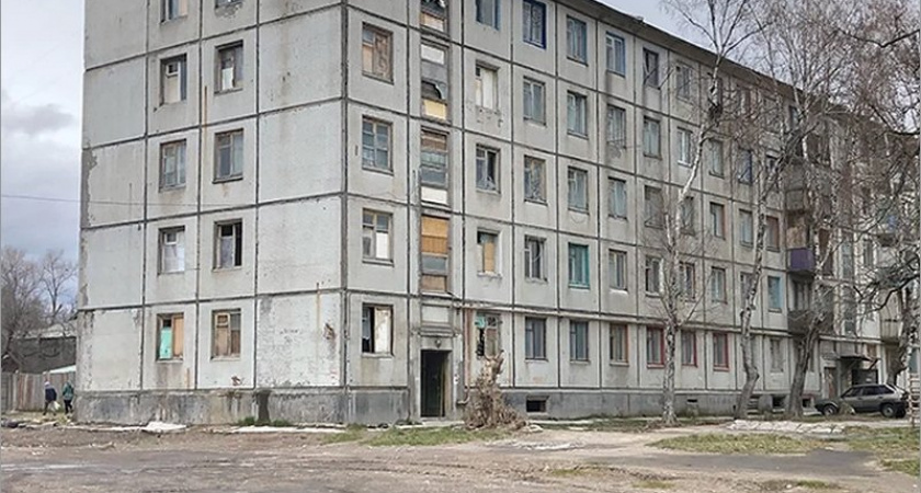 «…Пока не пнёшь — не полетит»: в Брянской области возбуждено уголовное дело о полуразрушенном общежитии после программы на «Первом канале»