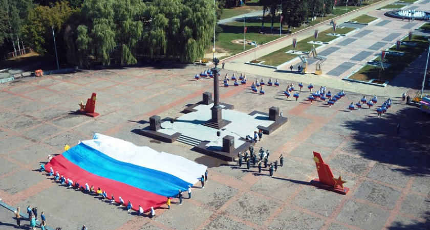 Российский флаг россияне признали самым «консенсусным» государственным символом