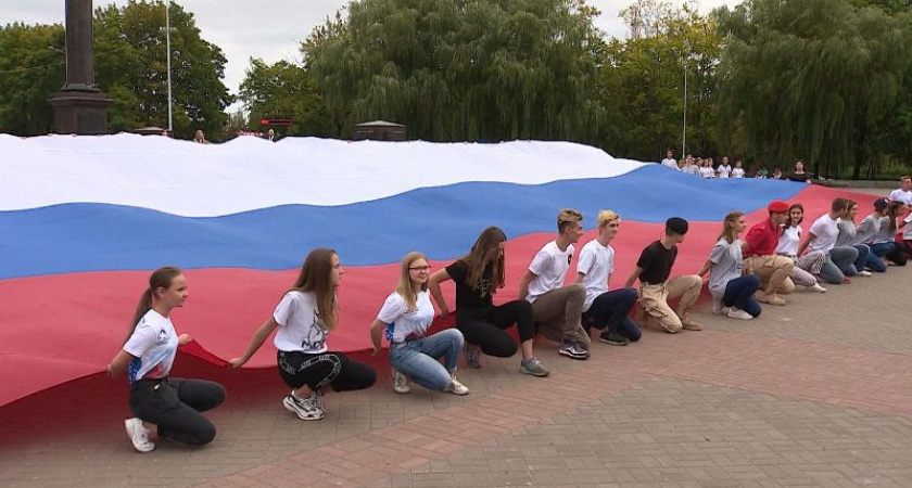 День государственного флага в Брянске: церемонии на площади Воинской славы и у ДК БМЗ