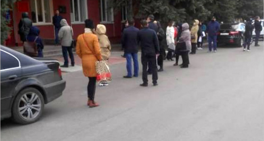 В районных администрациях Брянска принимают документы на «макаровские аусвайсы»
