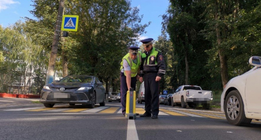 Брянские автоинспекторы вышли с прибором. На проверку дорожной разметки