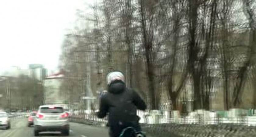 В Брянске 14-летний мотоциклист устроил опасные гонки с автоинспекторами
