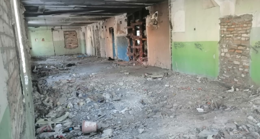 Брянский суд рассмотрит иск об обязании обезопасить заброшку в Володарском районе