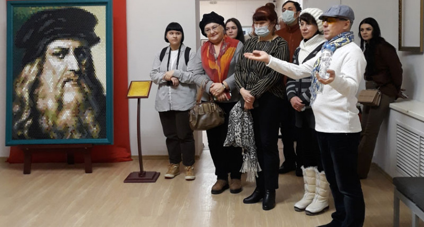 В Брянске на бульваре Гагарина открылась «Иллюзия лиц» Вадиса Красовского