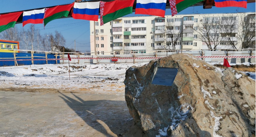 В Брянске торжественно заложили булыжник в строительство будущего дома для детей-сирот