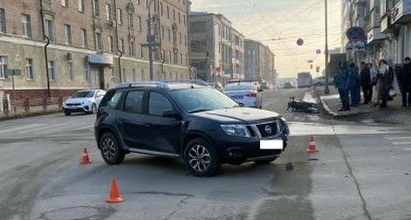В Брянске махровый нарушитель на электроскутере нырнул под иномарку. «Прилетело» проходившей женщине