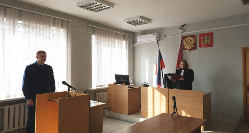 Директора гимназии №1 Брянска оштрафовали за грубое «указкоприкладство» физрука