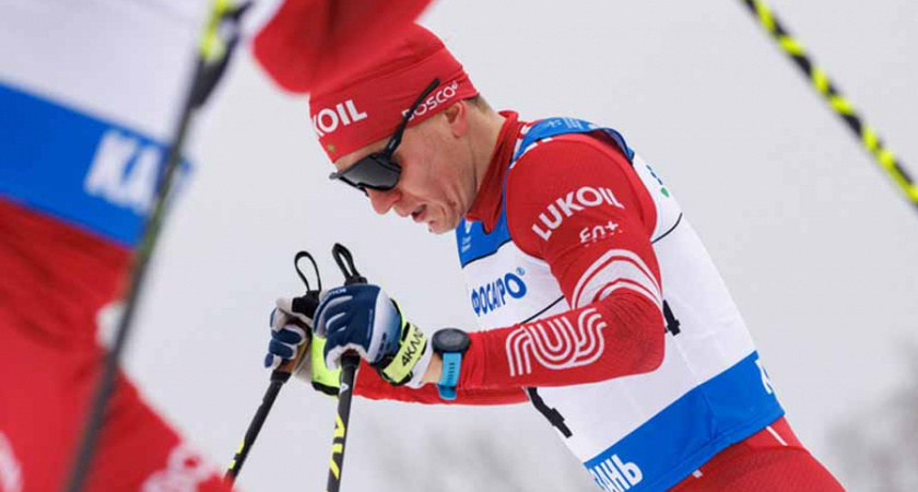 Александр Большунов завоевал золото в скиатлоне на чемпионате России в Казани