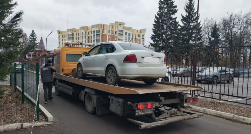 Брянская автолюбительница скопила 800 тысяч долгов. И «расплатилась» автомобилем