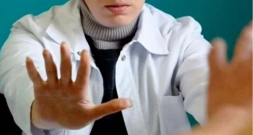 Пациентка, напавшая на врача в поликлинике Брянска, выплатит штраф и компенсацию