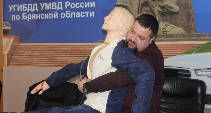 Брянским автоинспекторам провели «мастер-класс» по скорой помощи