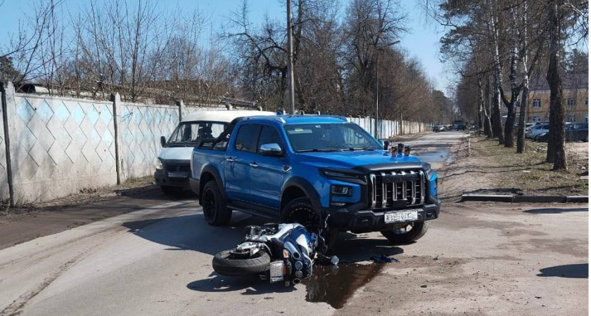 В Сельцо под Брянском внедорожник сбил мотоциклиста без прав