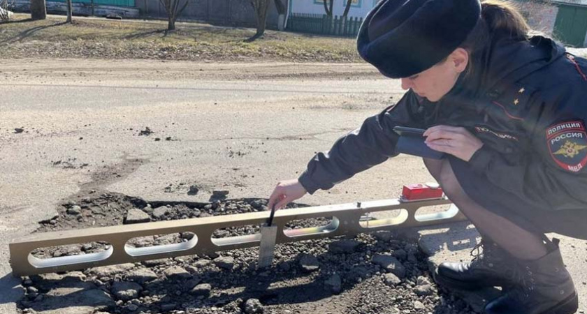 Брянский водитель отсудил у властей ущерб машине от дорожной выбоины