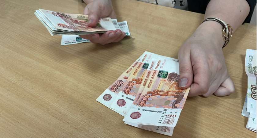 Главбух брянской спортшколы отложила в свой карман 3,3 миллиона рублей