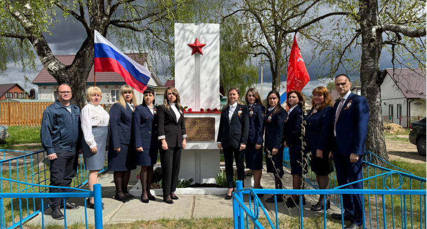 Брянские судьи благоустроили памятник юному партизану Анатолию Коршунову в Сельцо