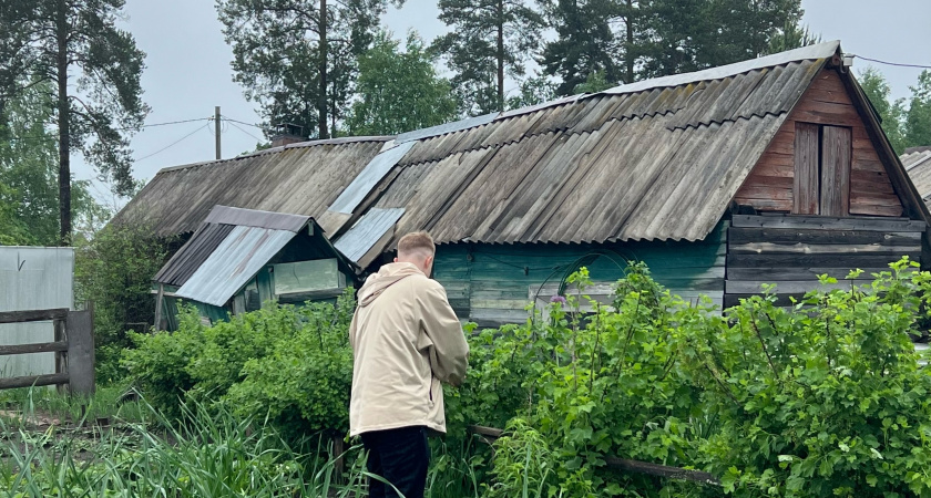 В мае всегда закапываю в огороде тряпку — странный, но рабочий лайфхак от французских фермеров