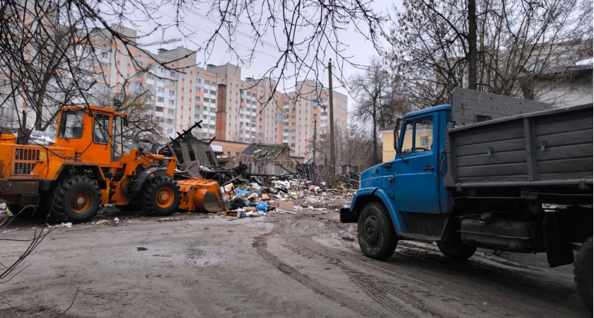 Брянские мусорщики через суд выбивают у города 35 тысяч рублей за убранную свалку