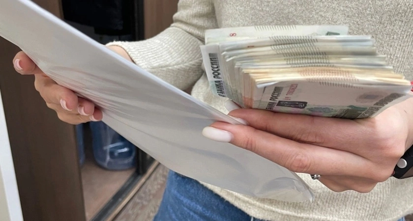 Россиянам после праздников выдадут по 12 000 рублей от СФР. Уже названа дата прихода денег на карту
