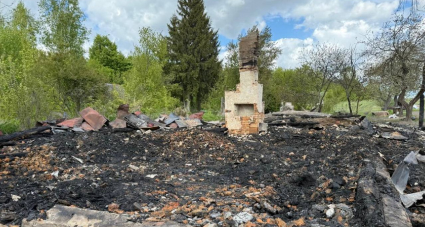 Брянский следком расследует гибель двоих человек в пожаре под Почепом