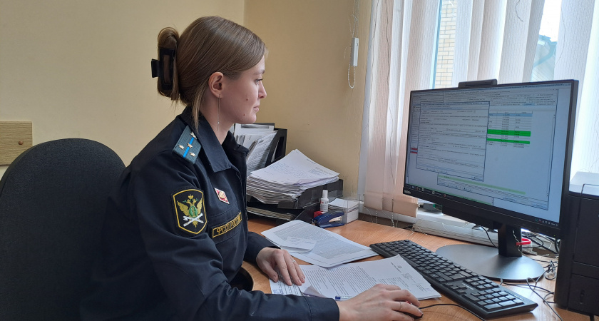 Жительница Брянска погасила долги и кредиты, побоявшись остаться без автоправ