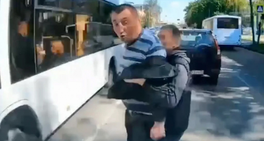 Пьяный брянец рассмешил пользователей Сети сходством с героем комедии