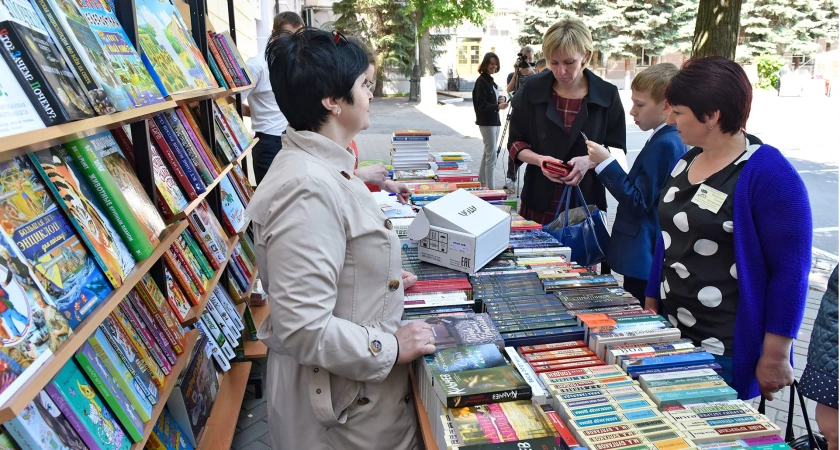 Встречи, выставки, спектакли: открывается книжный фестиваль «Красная площадь — Брянск»