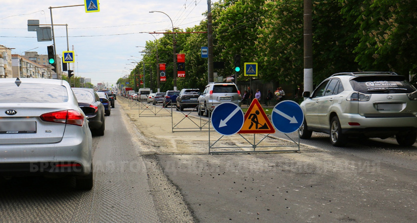 Брянских водителей просили «потерпеть»: на Московском проспекте продолжается укладка асфальта