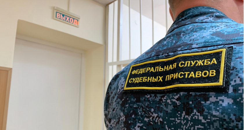 Судебный пристав уберег жительницу Брянска от мошенников