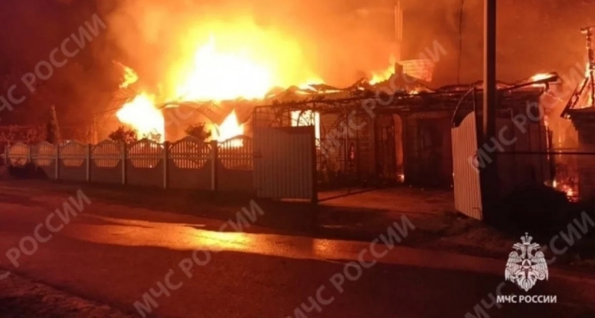 Пожары охватили Брянскую область: сгорели дом, гараж и автомобиль