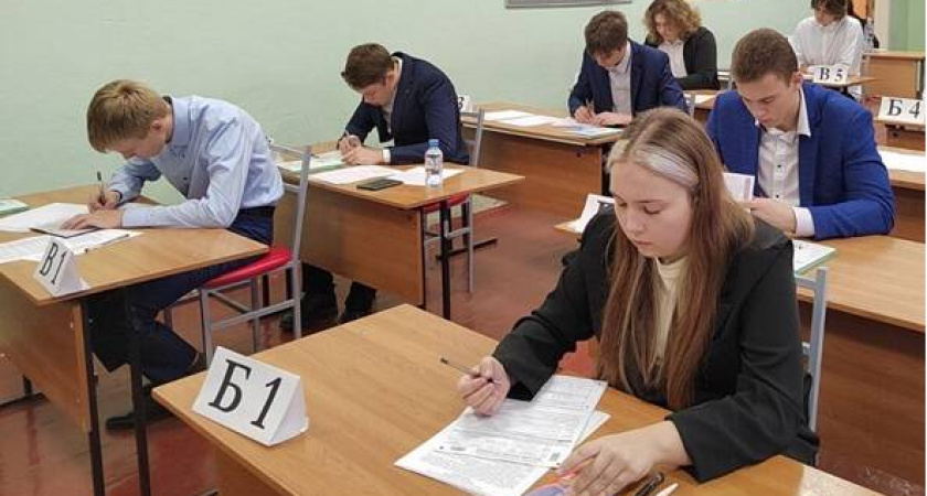 Брянские выпускники сдают первый из обязательных экзаменов
