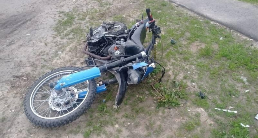 На брянской трассе под Мглином юный байкер «опрокинул» мопед и покалечил приятеля