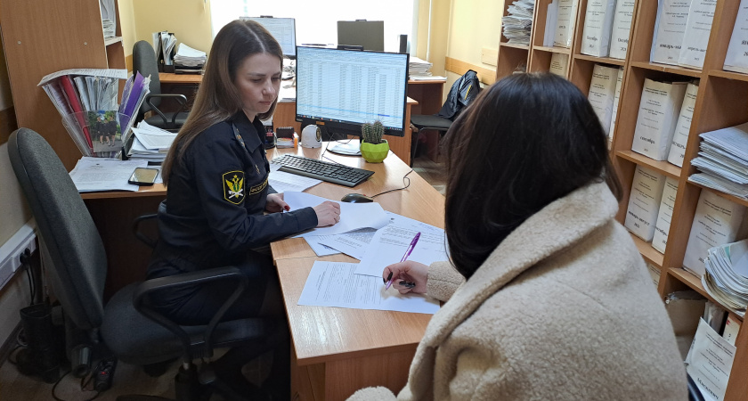 Горожанин 35-50 лет, чаще трудоустроен — приставы «нарисовали» портрет брянского алиментщика