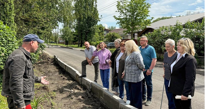 Брянские дорожники на улице Димитрова попали в скандал с водоотводной канавой