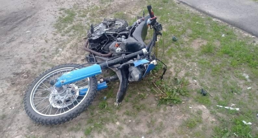 В брянской Злынке мотоцикл протаранил забор, байкер в реанимации
