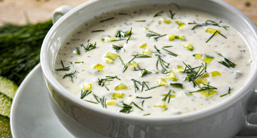 Как приготовить окрошку, которая будет самой вкусной? Не следует бояться экспериментировать и использовать квас в качестве основы