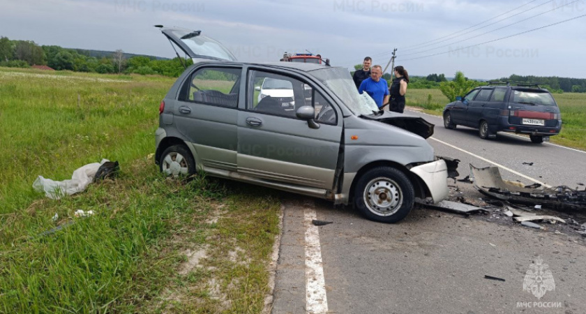 Лобовое ДТП на брянской трассе в Почепском районе: один человек погиб, ещё двое в больнице