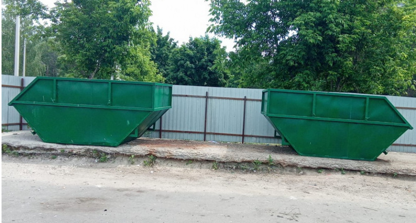 Брянские мусорщики обновляют крупногабаритные контейнеры в Бежице