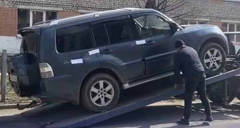 Житель Брянска оплатил штрафы жены после ареста её автомобиля