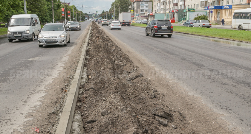 Ни травинки: разделительную полосу на проспекте Московском в Брянске оденут в асфальт
