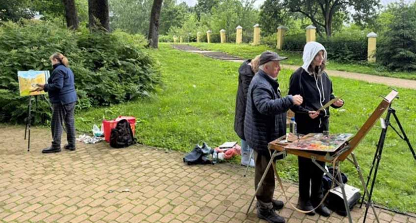 В «Овстуге» под Брянском прошел пленэр с участием художника Михаила Решетнева