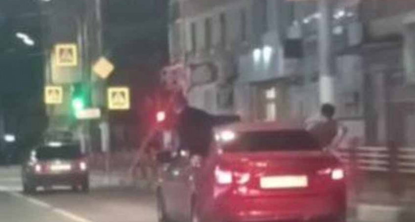 Госавтоинспекция Брянска наказала любителей ночных «покатушек» по пояс «за бортом»