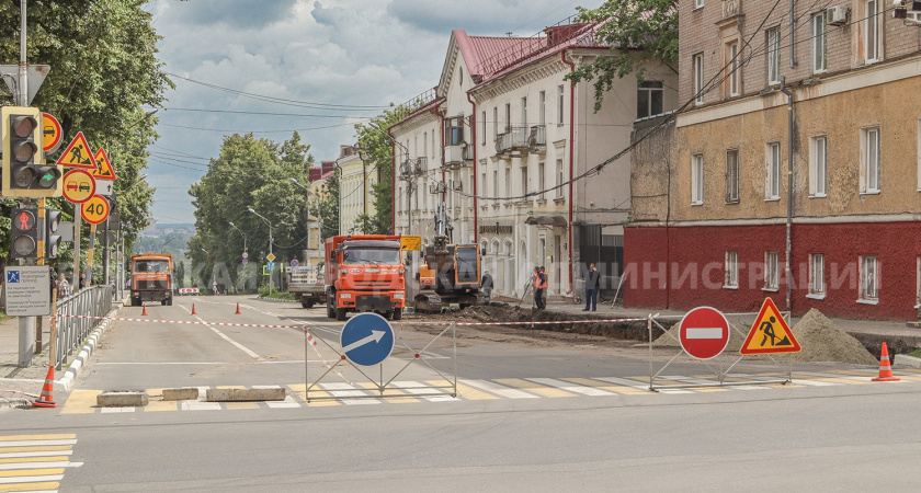 В Брянске открыли сквозной проезд через сквер Карла Маркса — из-за ремонта улицы Горького