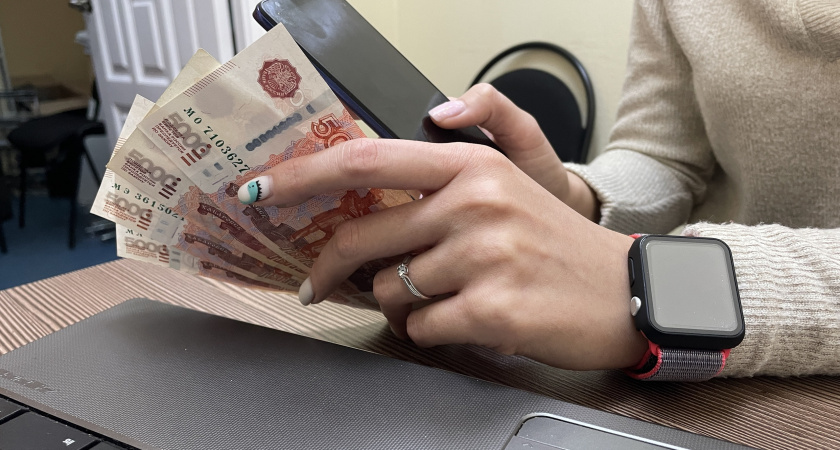 Жительница Брянска, желая «заработать на бирже», отправила мошенникам более 800 тысяч рублей